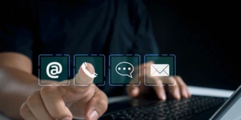 Liên hệ 33win68 qua tính năng live chat